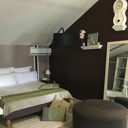 House With 5 Rooms In Etang Sale, With Wonderful Mountain View, Enclos Εξωτερικό φωτογραφία