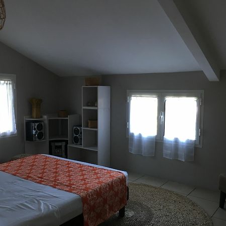 House With 5 Rooms In Etang Sale, With Wonderful Mountain View, Enclos Εξωτερικό φωτογραφία
