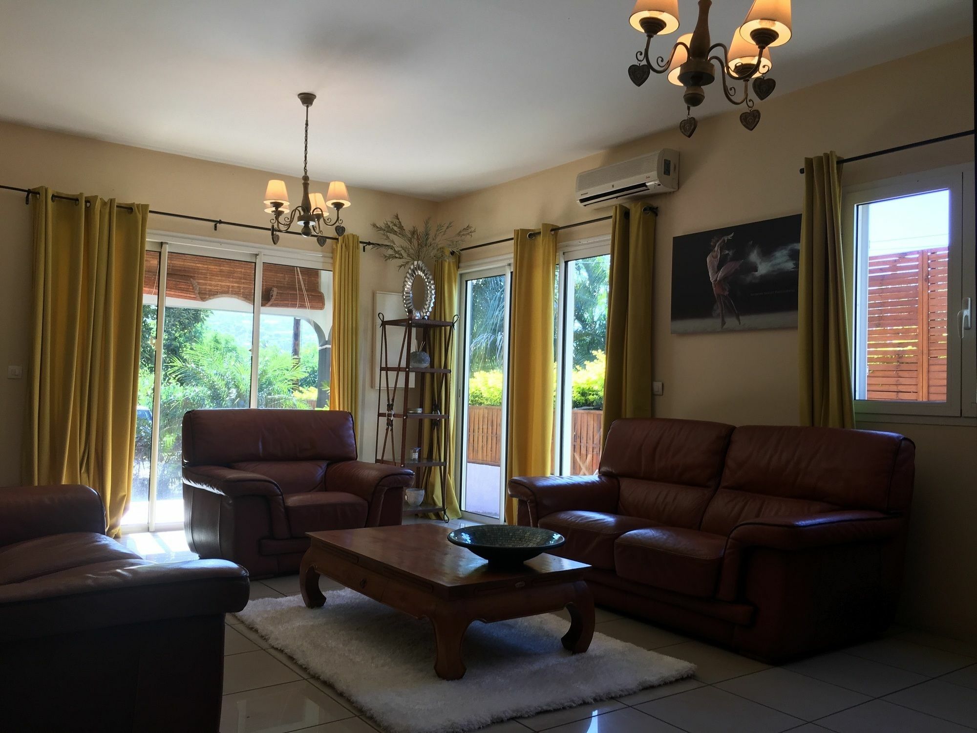 House With 5 Rooms In Etang Sale, With Wonderful Mountain View, Enclos Εξωτερικό φωτογραφία